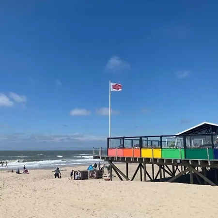Dom wakacyjny Stone With Fenced Garden Sint Maartensvlotbrug