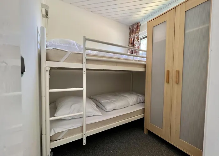 Stone With Fenced Garden Dom wakacyjny *