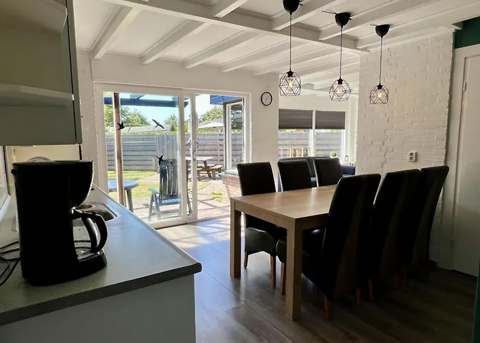 Dom wakacyjny Stone With Fenced Garden *