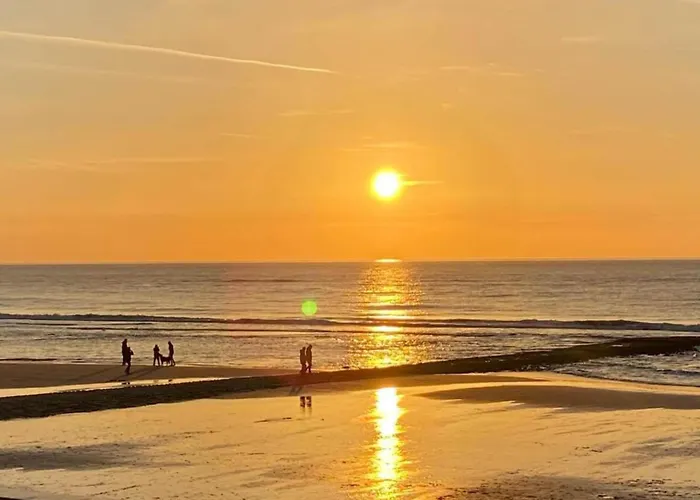 Stone With Fenced Garden Dom wakacyjny *