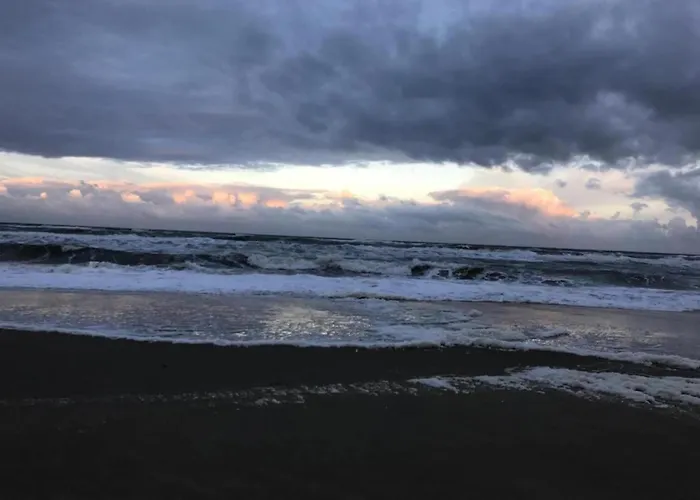 Stone With Fenced Garden Dom wakacyjny *